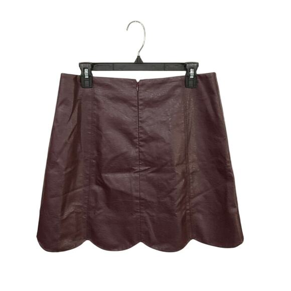 Aaron & Amber Burgundy Faux Leather Scalloped Hem A-Line Mini Skirt Size Large - Picture 2 of 5